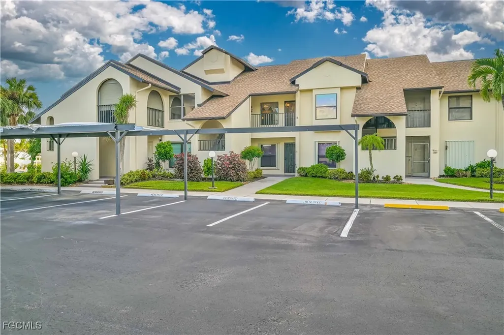 8366 Charter Club Circle Fort Myers FL 33919