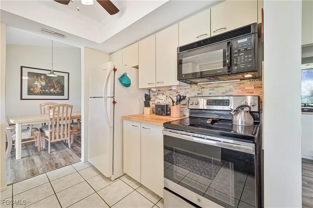 8366 Charter Club Circle Fort Myers FL 33919