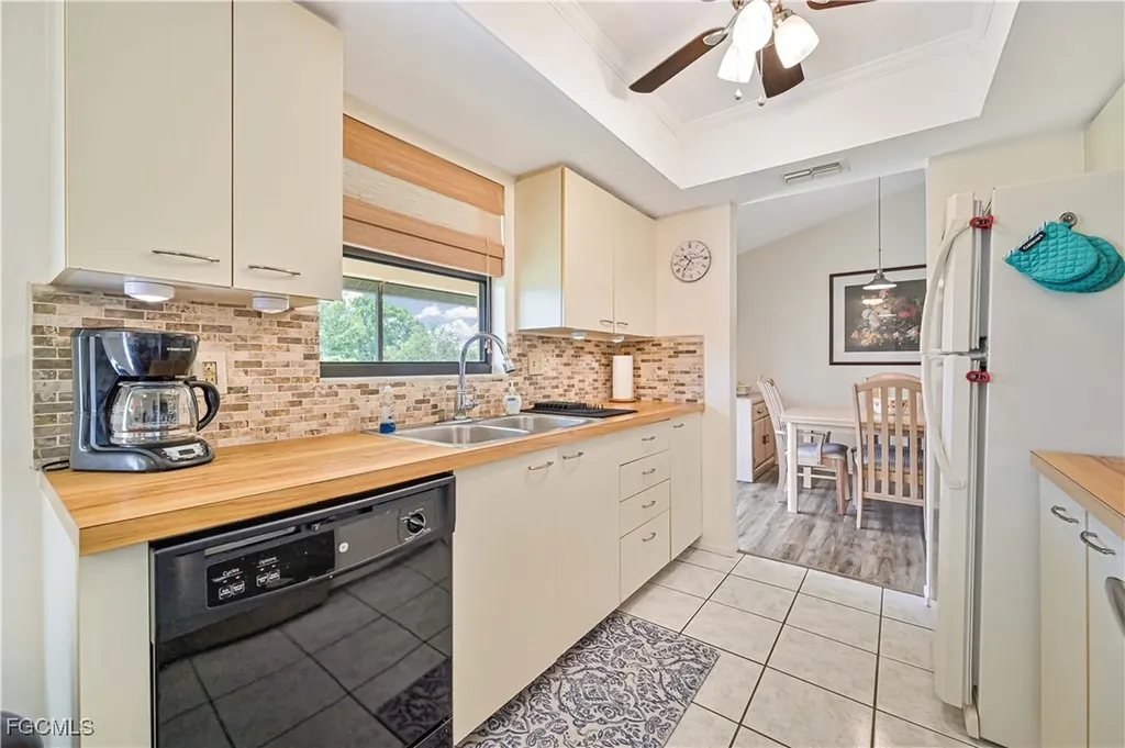 8366 Charter Club Circle Fort Myers FL 33919