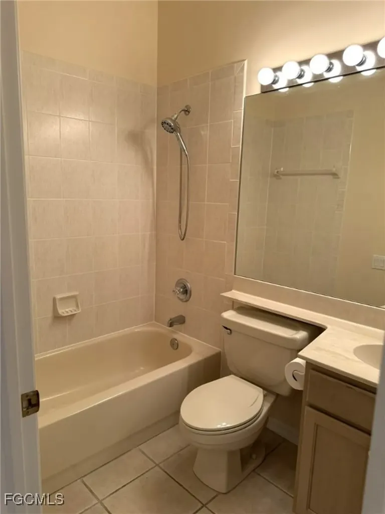 8853 Middlebrook Drive Fort Myers FL 33908