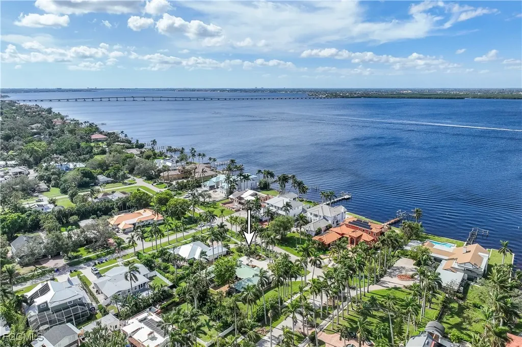 3209 W Riverside Drive Fort Myers FL 33901