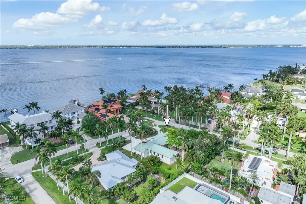 3209 W Riverside Drive Fort Myers FL 33901