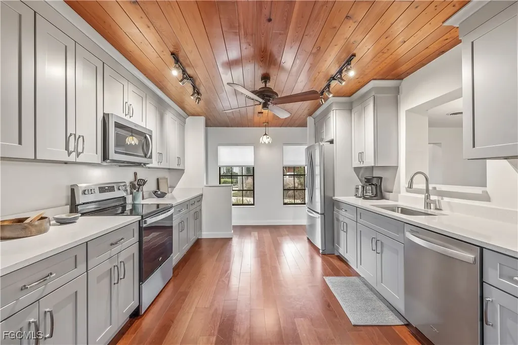 3209 W Riverside Drive Fort Myers FL 33901