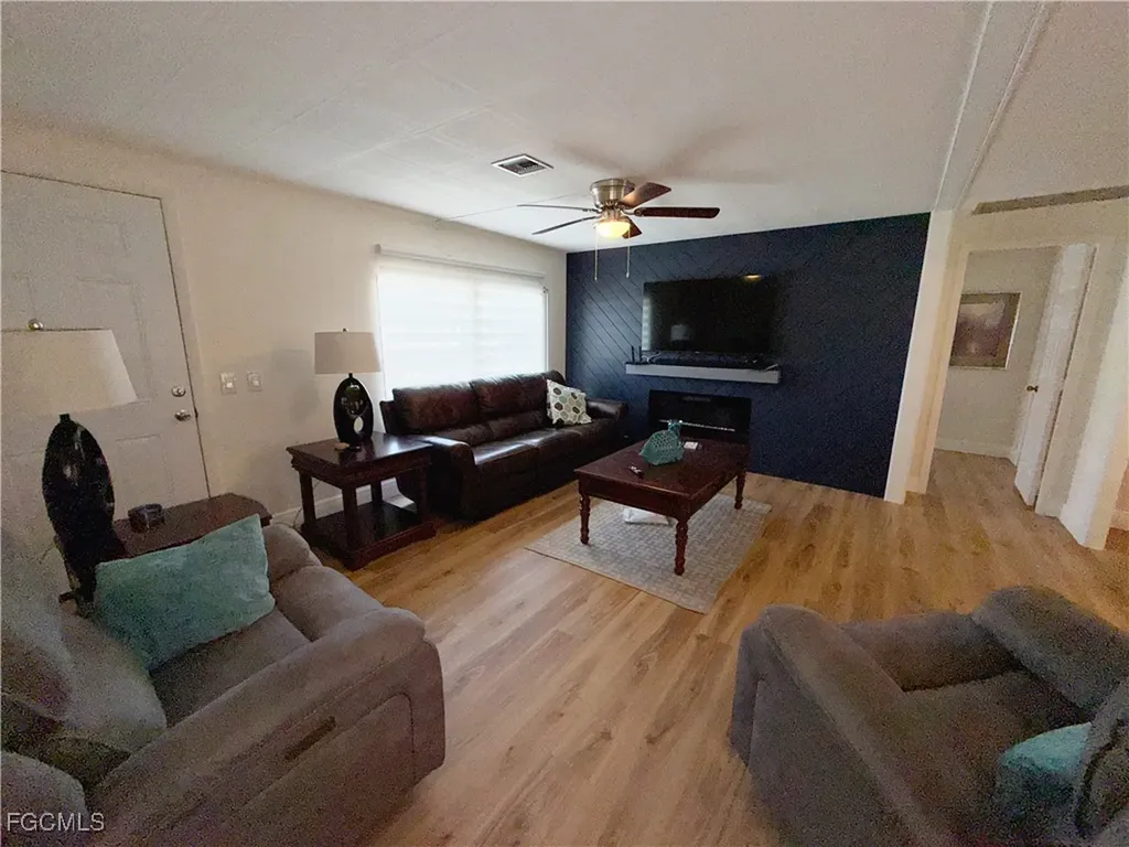 5513 Sir Walter Way North Fort Myers FL 33917