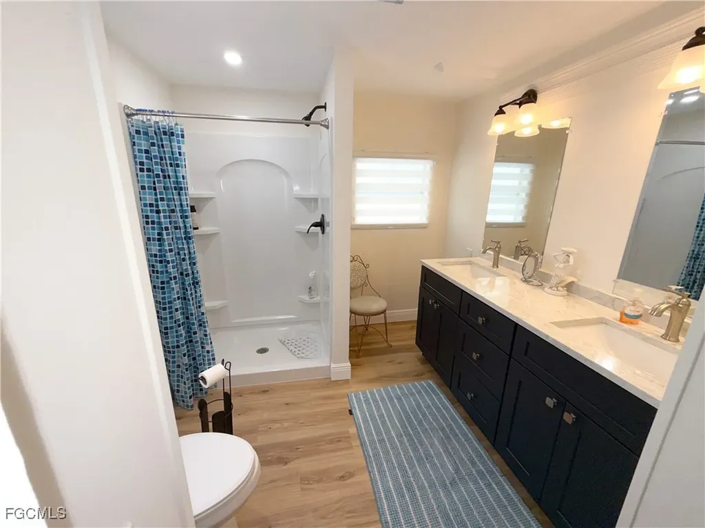 5513 Sir Walter Way North Fort Myers FL 33917