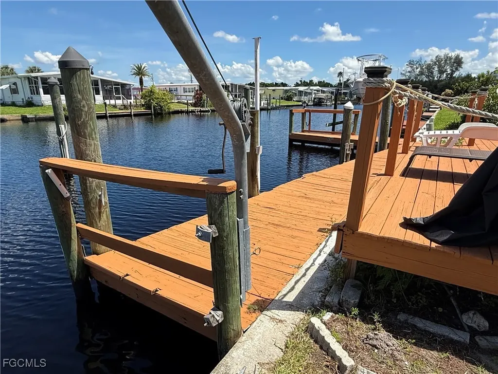 5513 Sir Walter Way North Fort Myers FL 33917