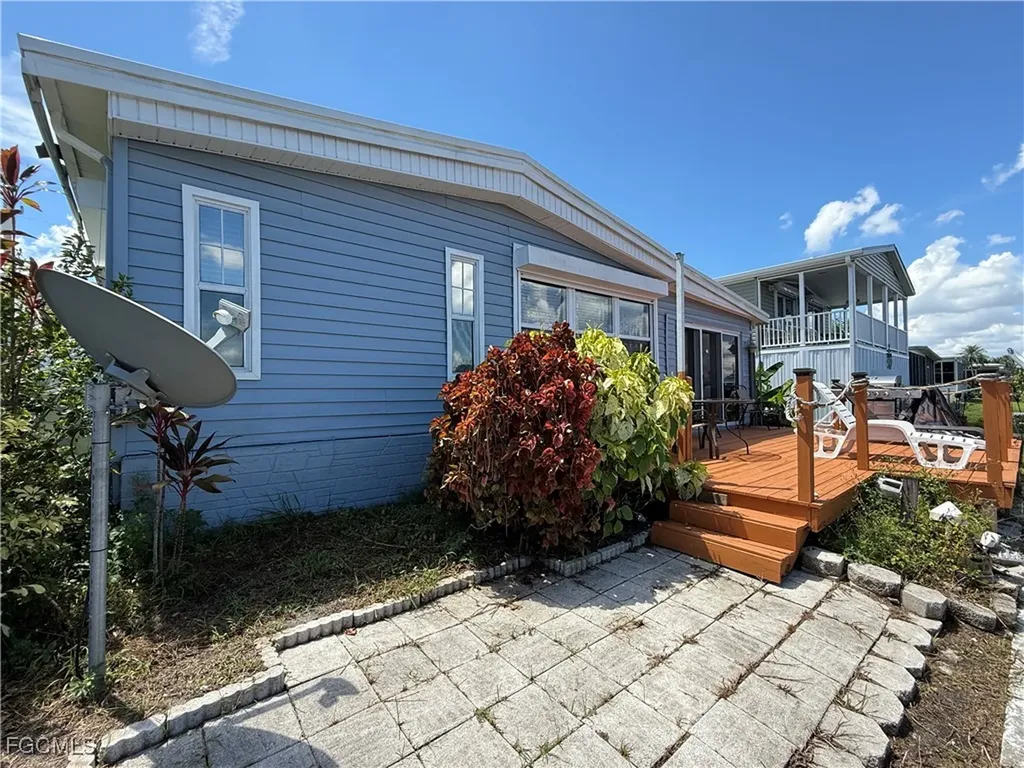 5513 Sir Walter Way North Fort Myers FL 33917