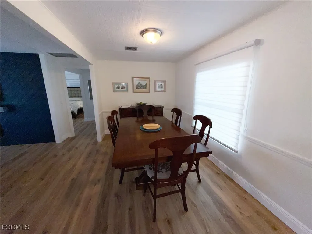 5513 Sir Walter Way North Fort Myers FL 33917