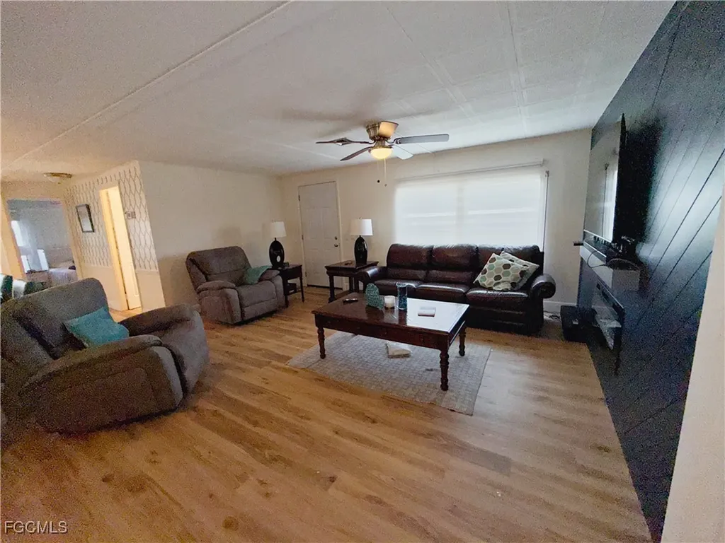 5513 Sir Walter Way North Fort Myers FL 33917