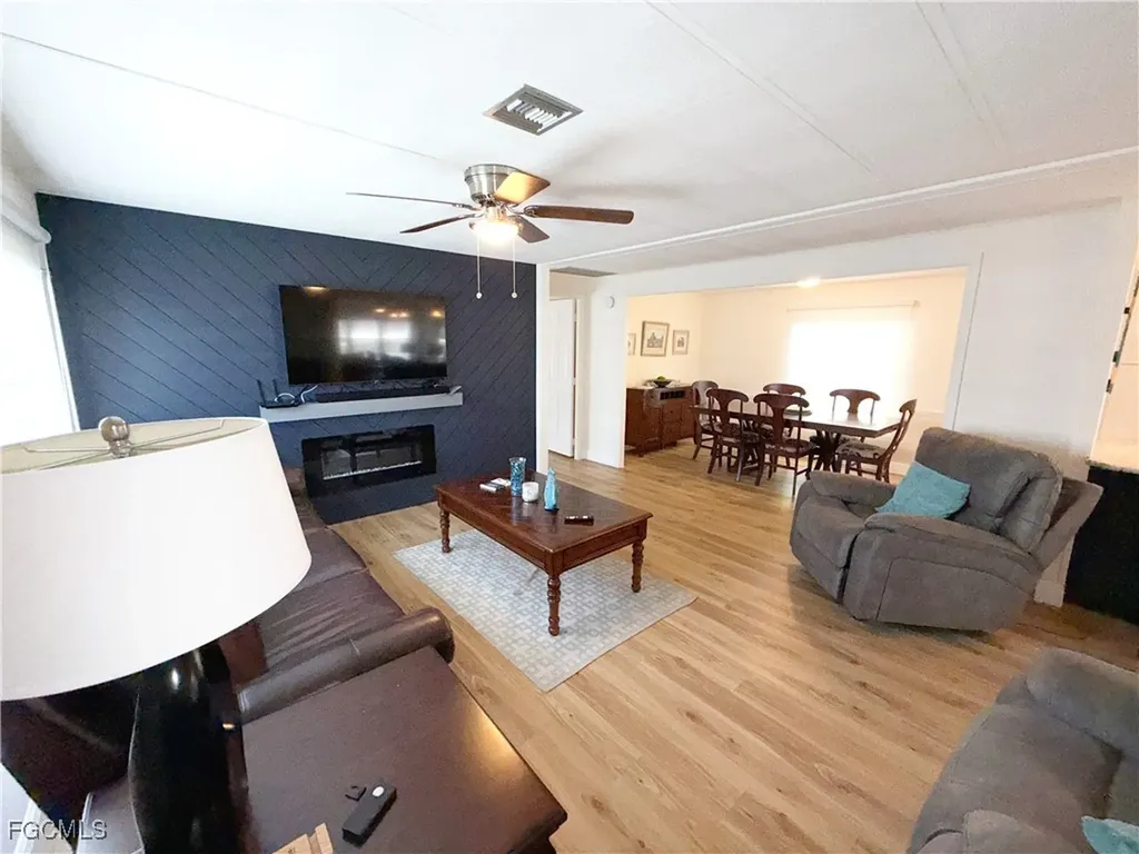 5513 Sir Walter Way North Fort Myers FL 33917