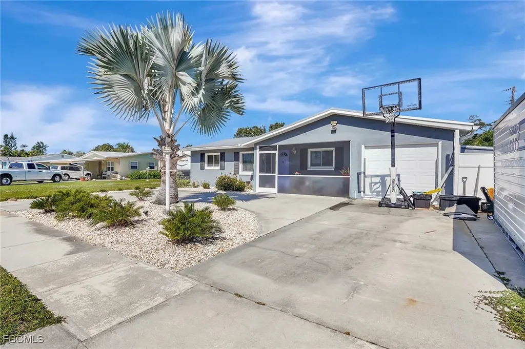 1473 Xavier Avenue Fort Myers FL 33919