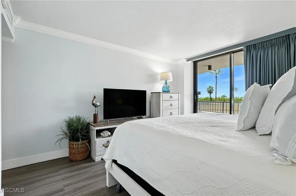 440 Seaview Court Marco Island FL 34145