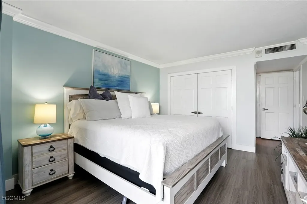 440 Seaview Court Marco Island FL 34145