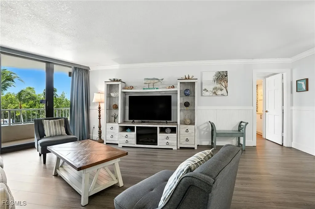 440 Seaview Court Marco Island FL 34145