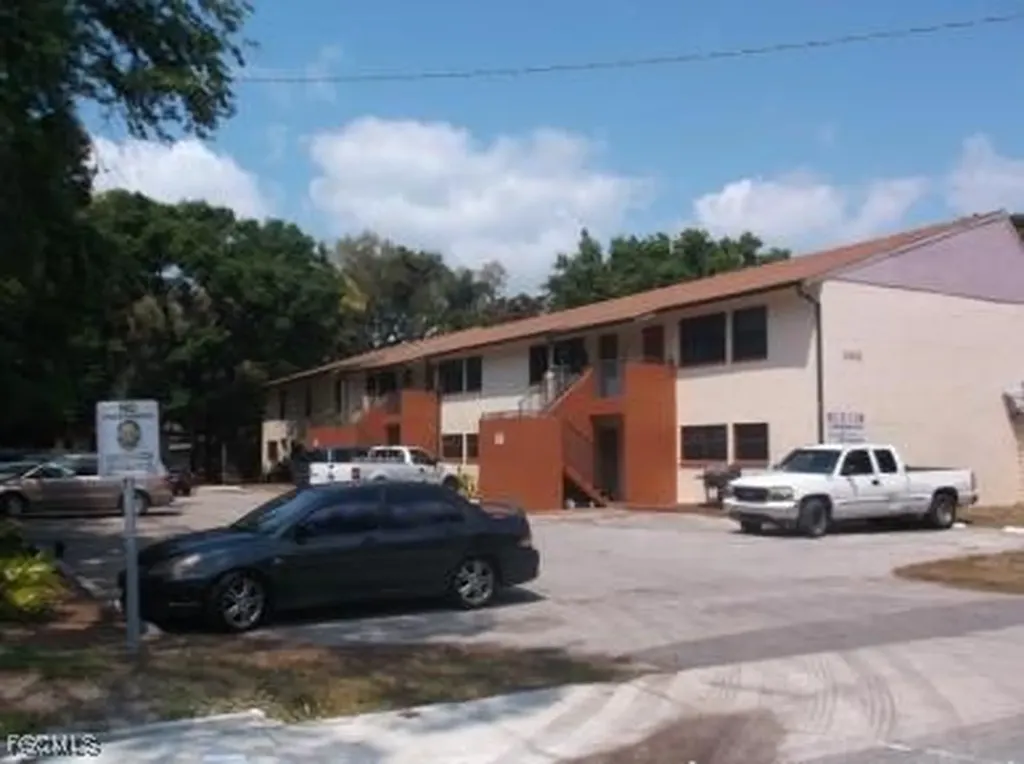 3555 Seminole Avenue Fort Myers FL 33916