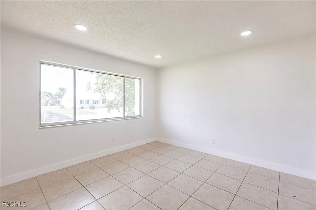 1717 NE 6th Terrace Cape Coral FL 33909