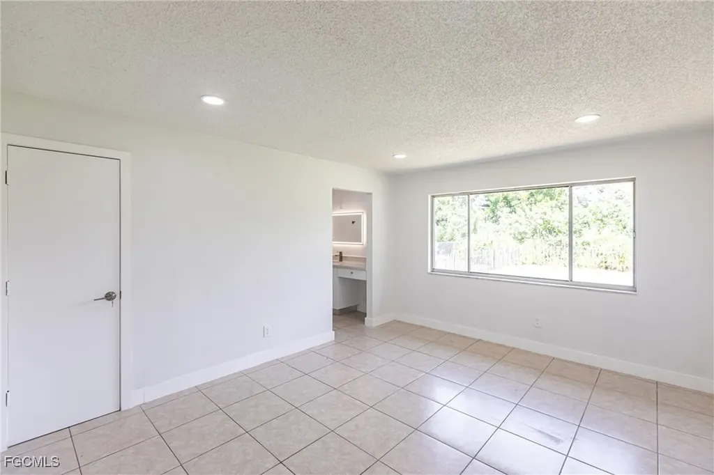 1717 NE 6th Terrace Cape Coral FL 33909