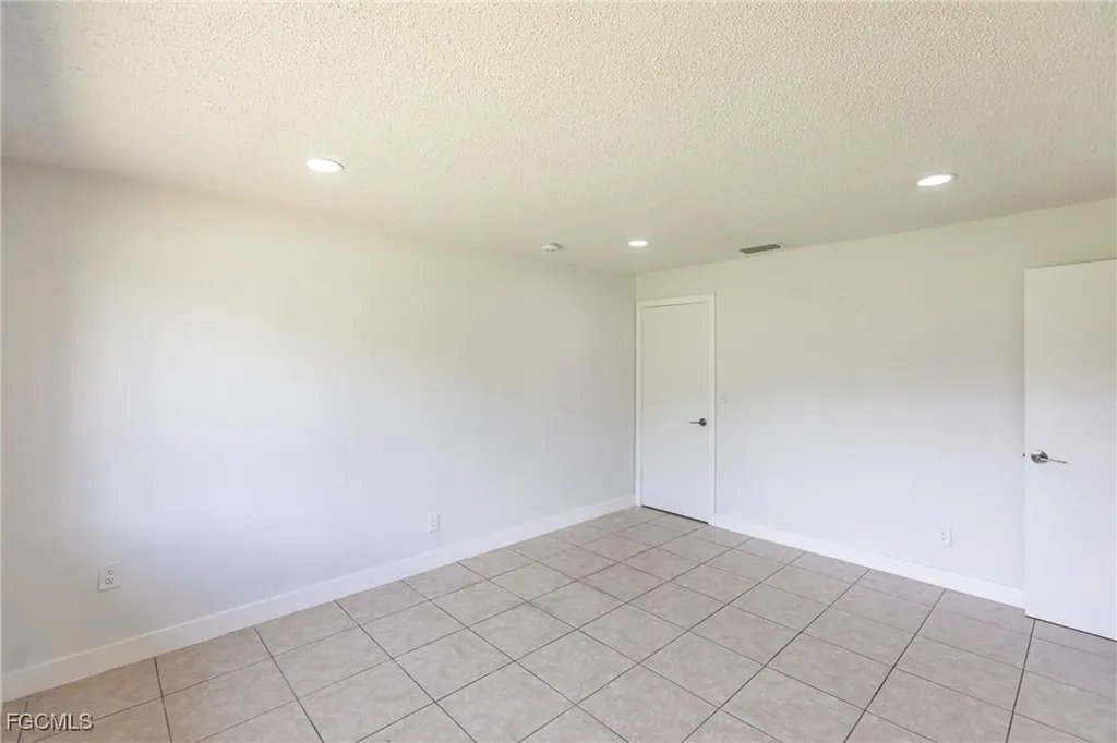 1717 NE 6th Terrace Cape Coral FL 33909