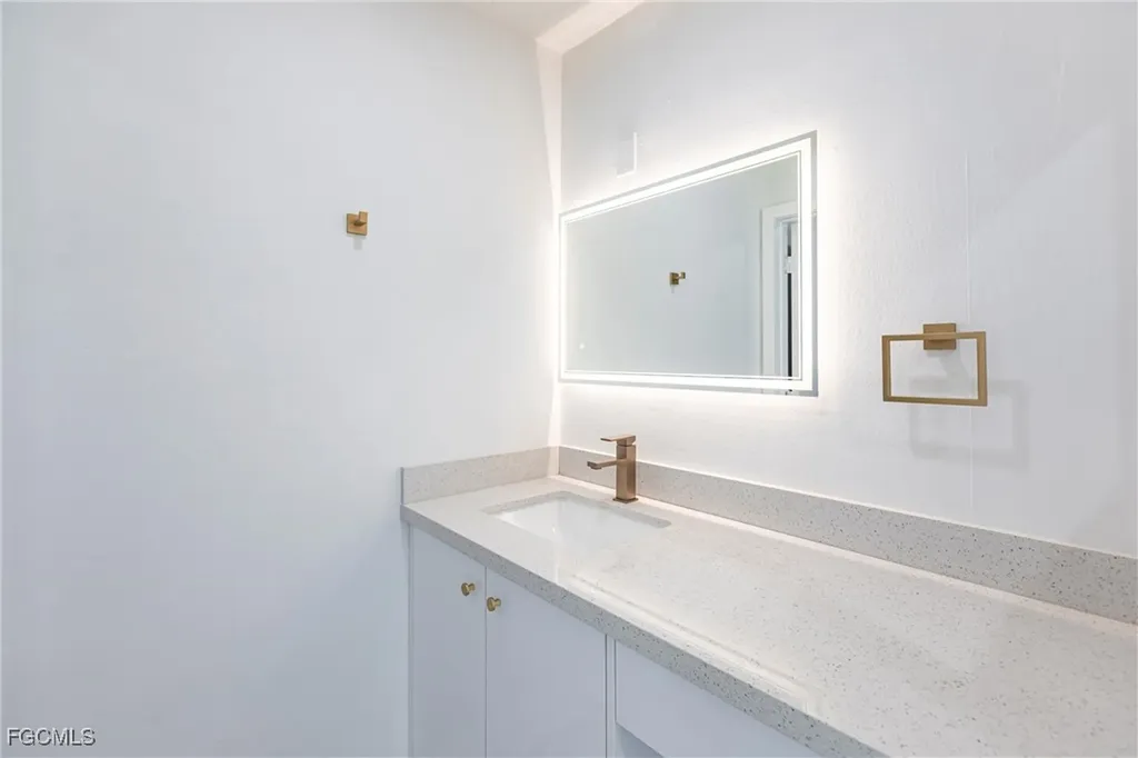 1717 NE 6th Terrace Cape Coral FL 33909