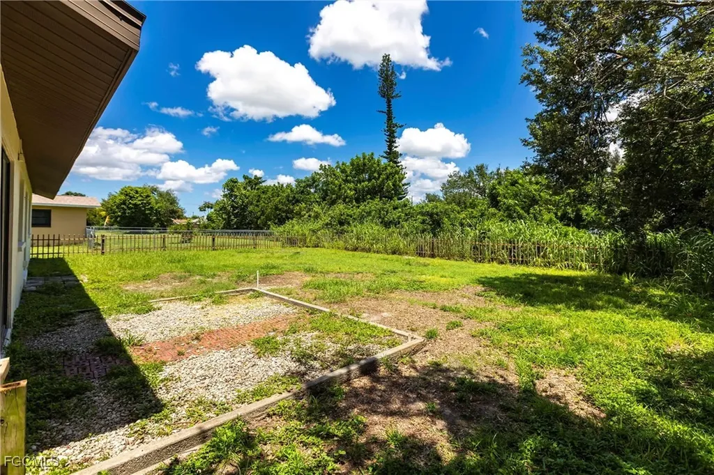 1717 NE 6th Terrace Cape Coral FL 33909