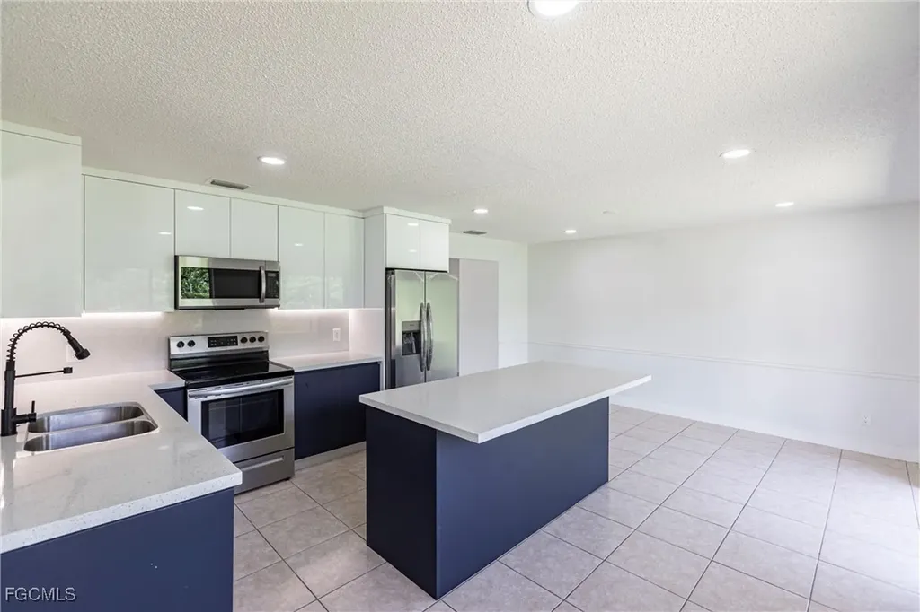 1717 NE 6th Terrace Cape Coral FL 33909