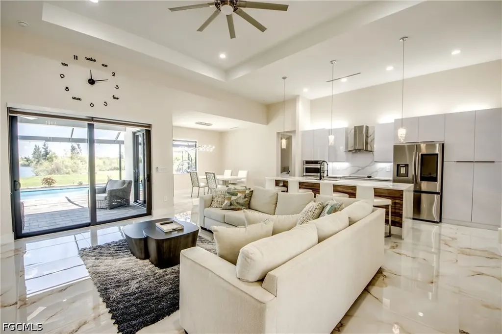 607 SW 18th Court Cape Coral FL 33991