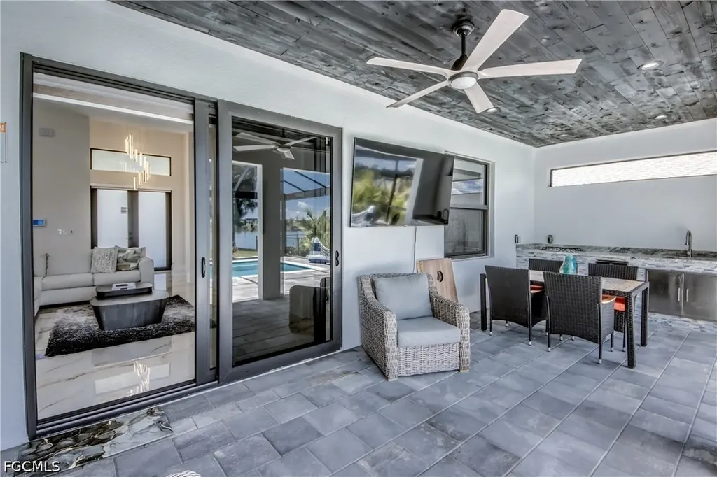 607 SW 18th Court Cape Coral FL 33991