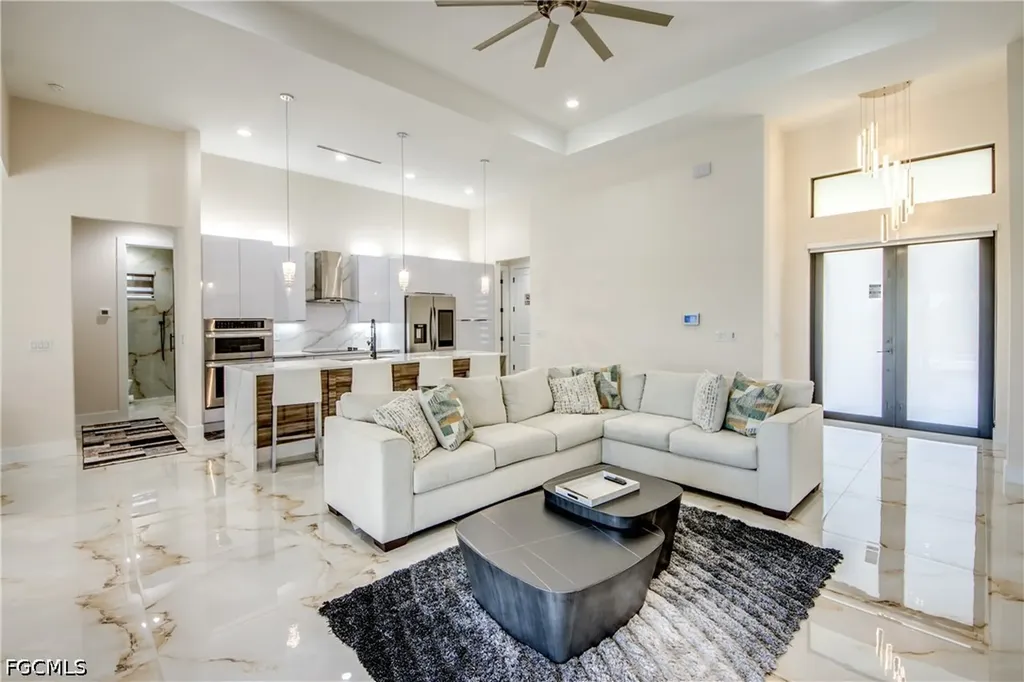 607 SW 18th Court Cape Coral FL 33991