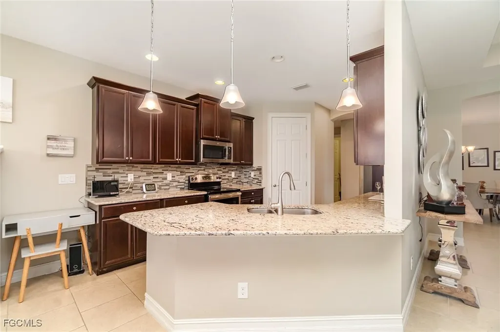 3130 Scarlet Oak Place North Fort Myers FL 33903