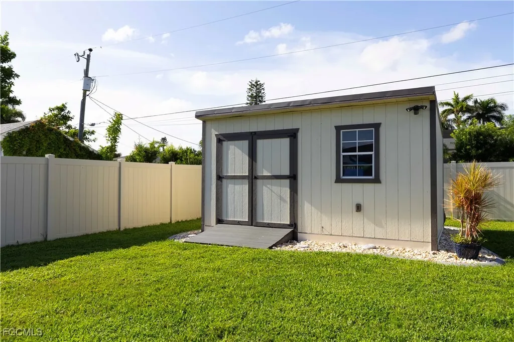 1817 SE 1st Terrace Cape Coral FL 33990