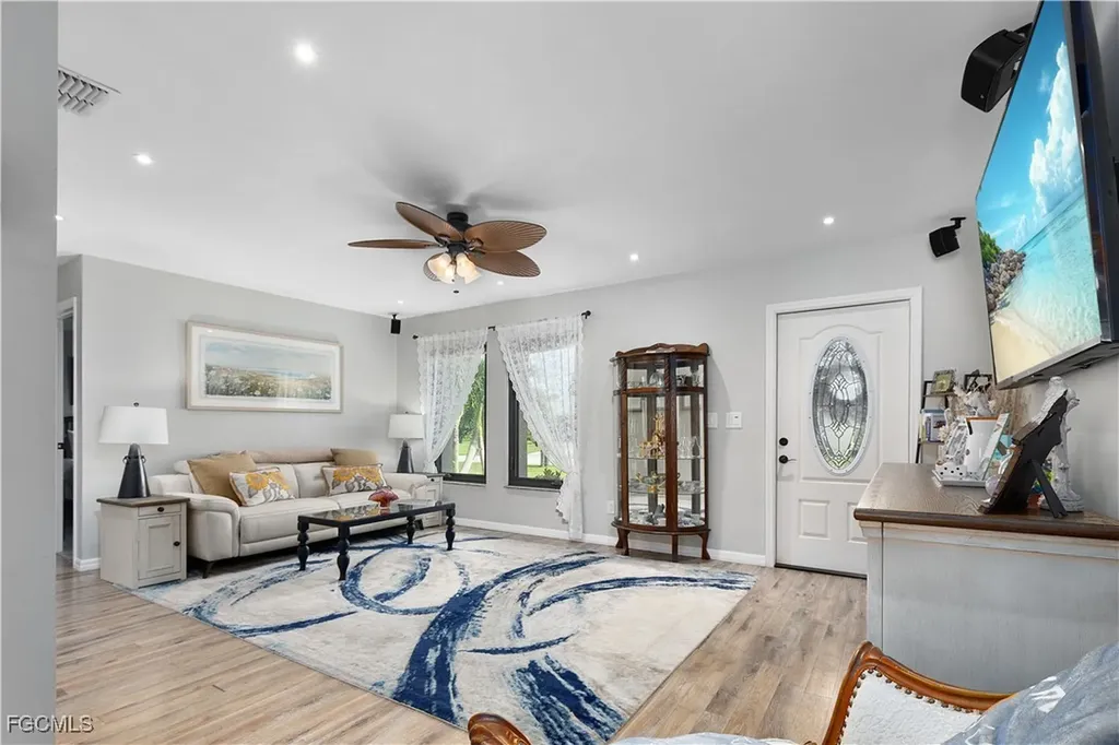 1817 SE 1st Terrace Cape Coral FL 33990