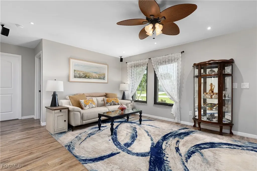 1817 SE 1st Terrace Cape Coral FL 33990