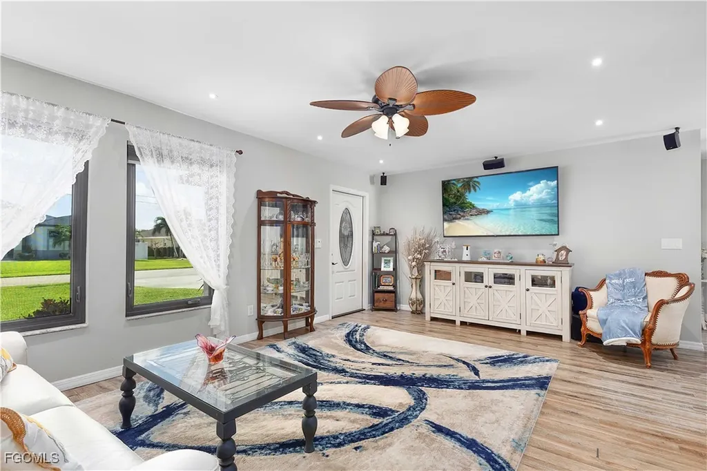 1817 SE 1st Terrace Cape Coral FL 33990