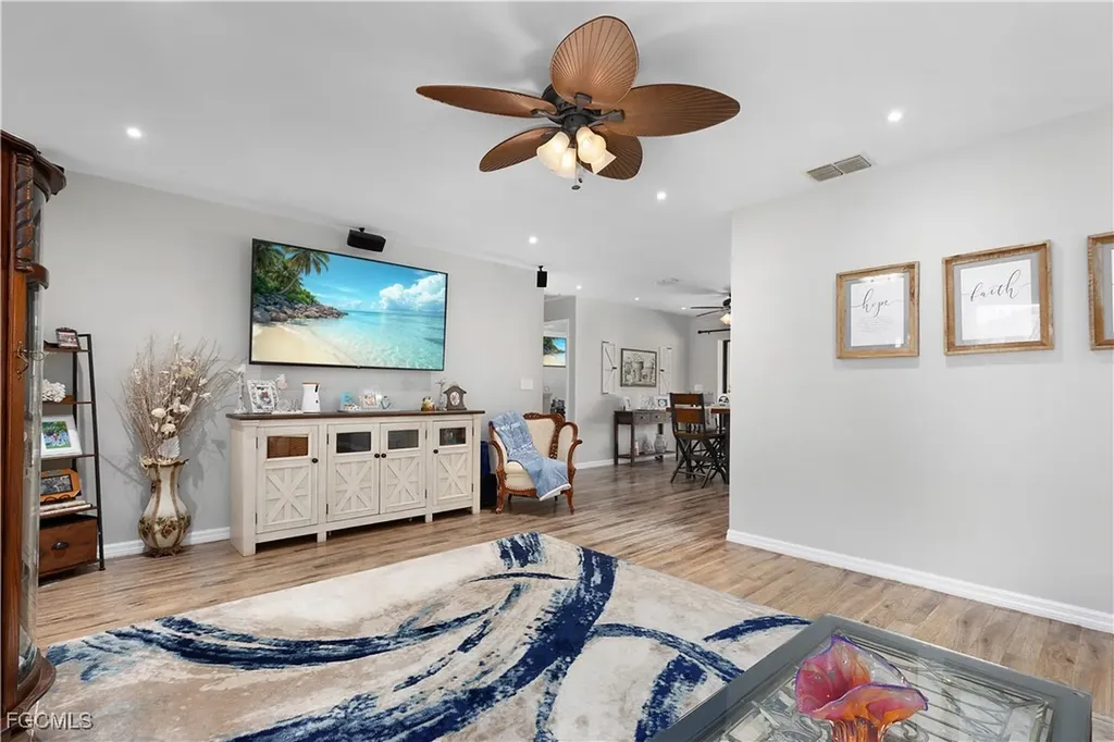 1817 SE 1st Terrace Cape Coral FL 33990