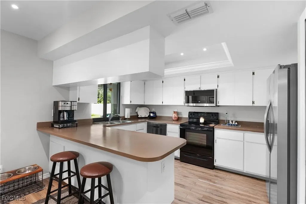 1817 SE 1st Terrace Cape Coral FL 33990