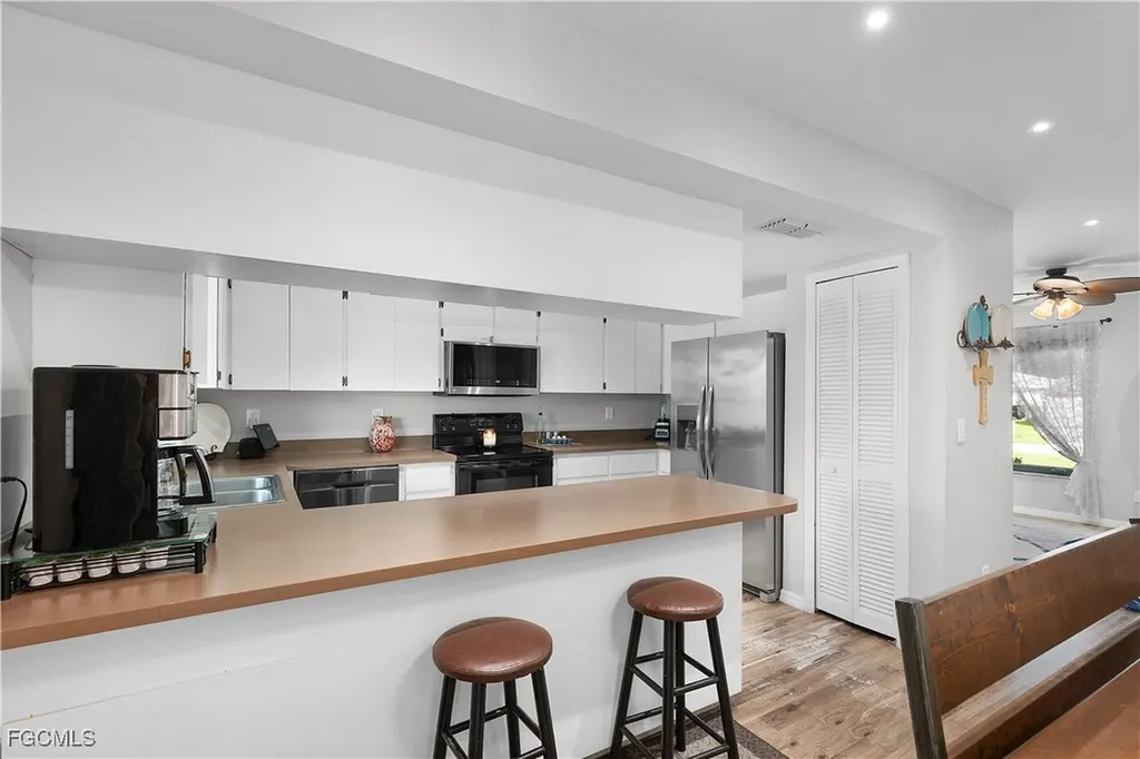 1817 SE 1st Terrace Cape Coral FL 33990