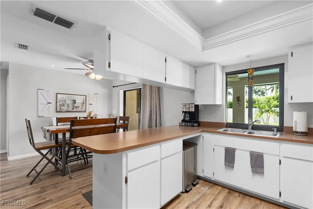 1817 SE 1st Terrace Cape Coral FL 33990