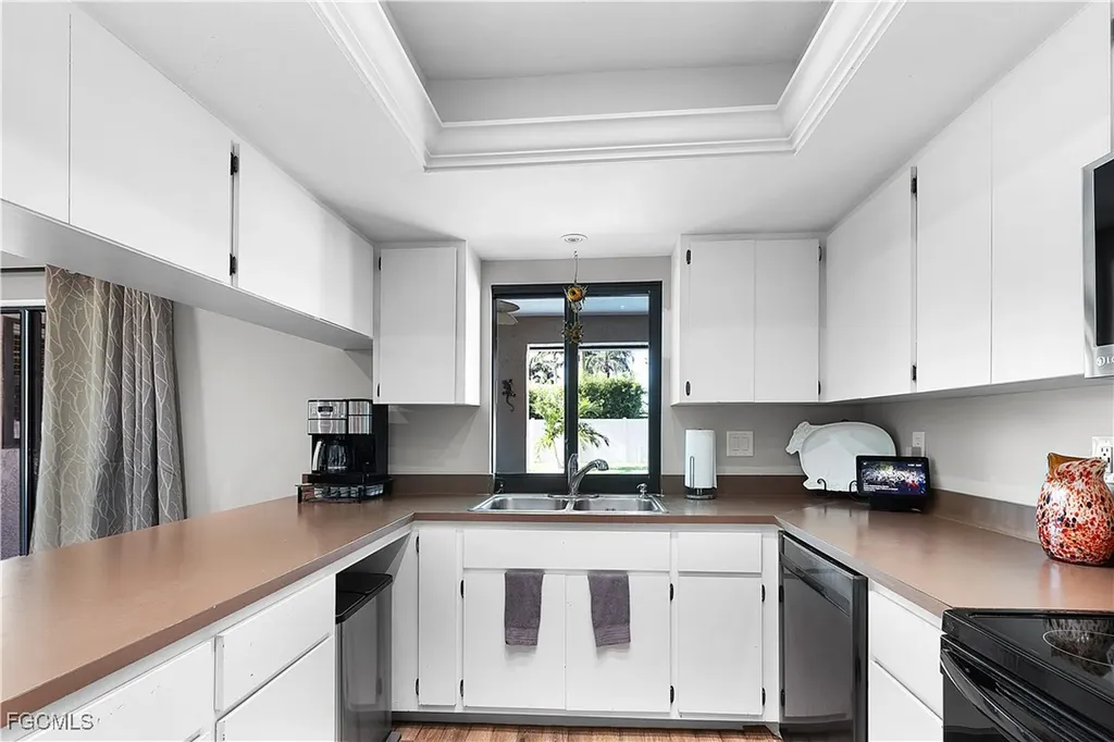 1817 SE 1st Terrace Cape Coral FL 33990