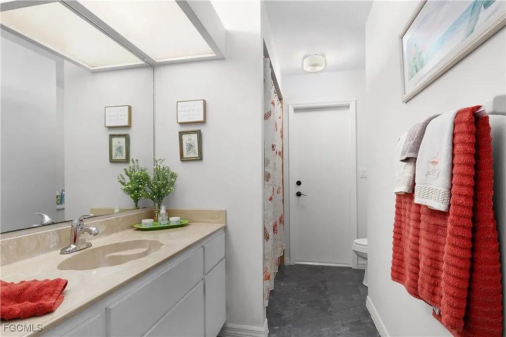 1817 SE 1st Terrace Cape Coral FL 33990