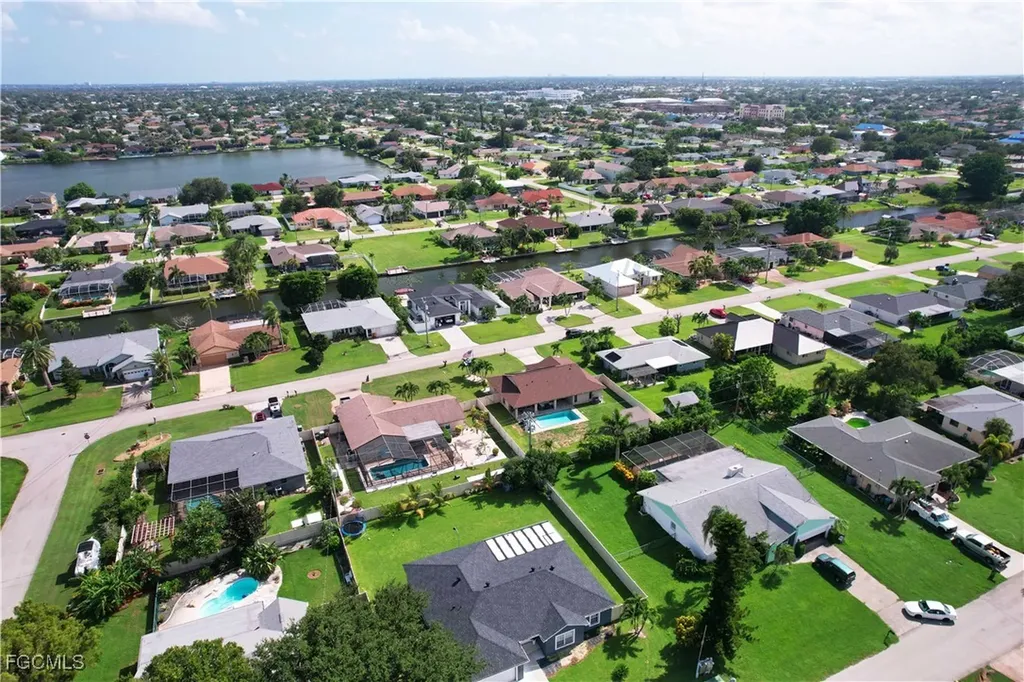 1817 SE 1st Terrace Cape Coral FL 33990