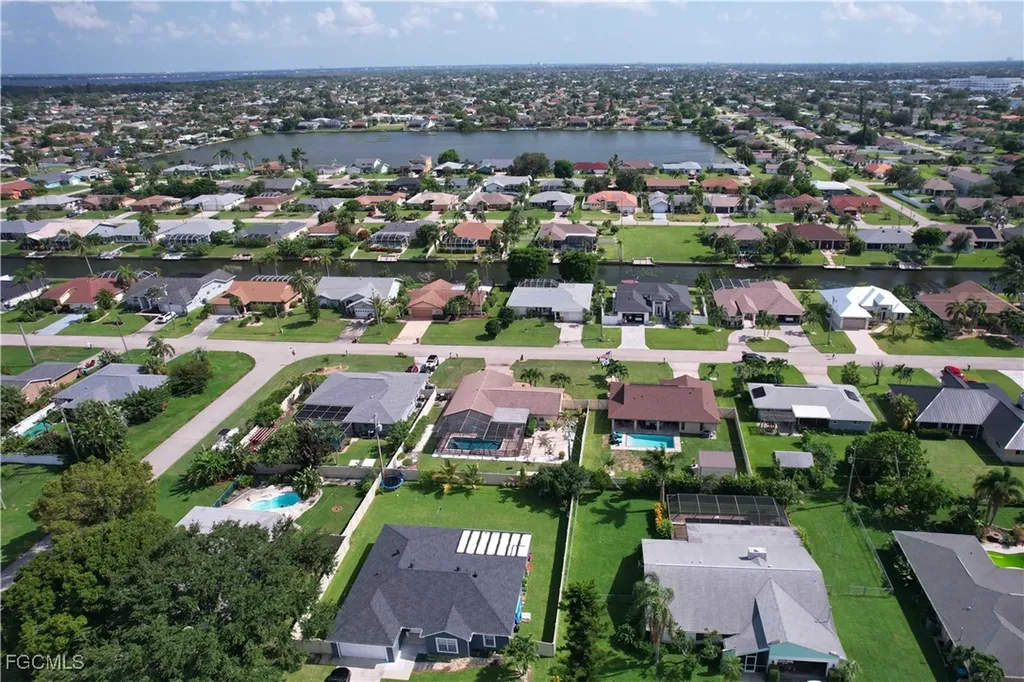 1817 SE 1st Terrace Cape Coral FL 33990