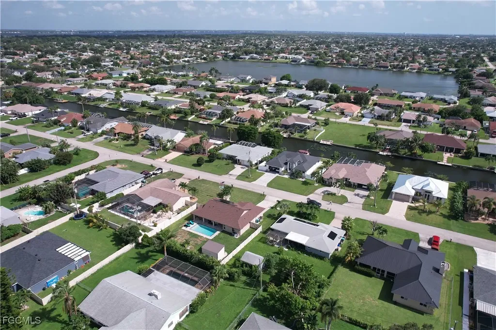 1817 SE 1st Terrace Cape Coral FL 33990