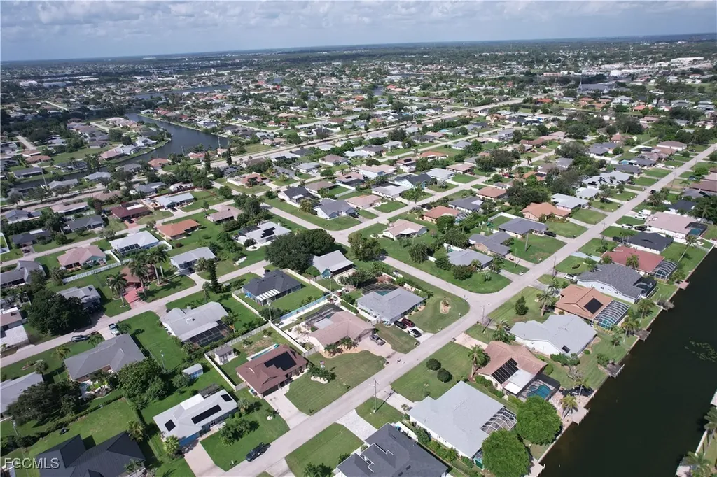 1817 SE 1st Terrace Cape Coral FL 33990