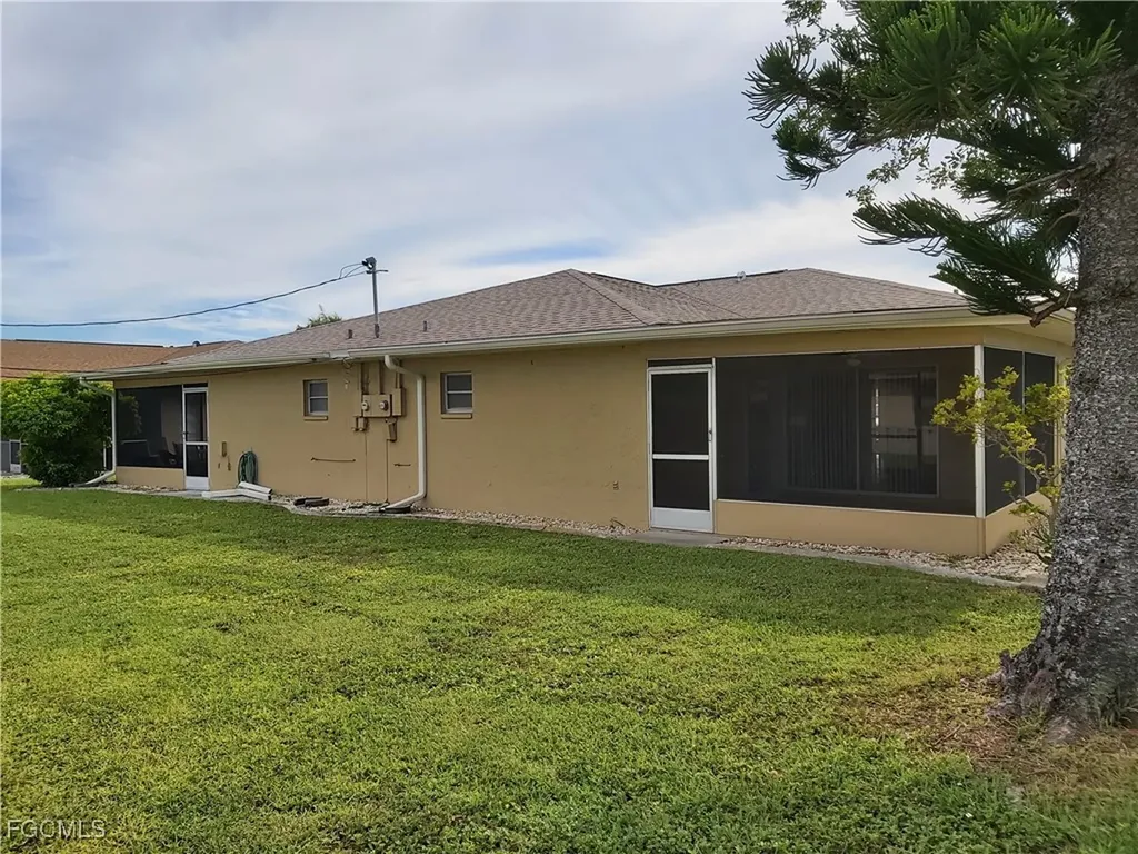 3817 SE 11th Avenue Cape Coral FL 33904
