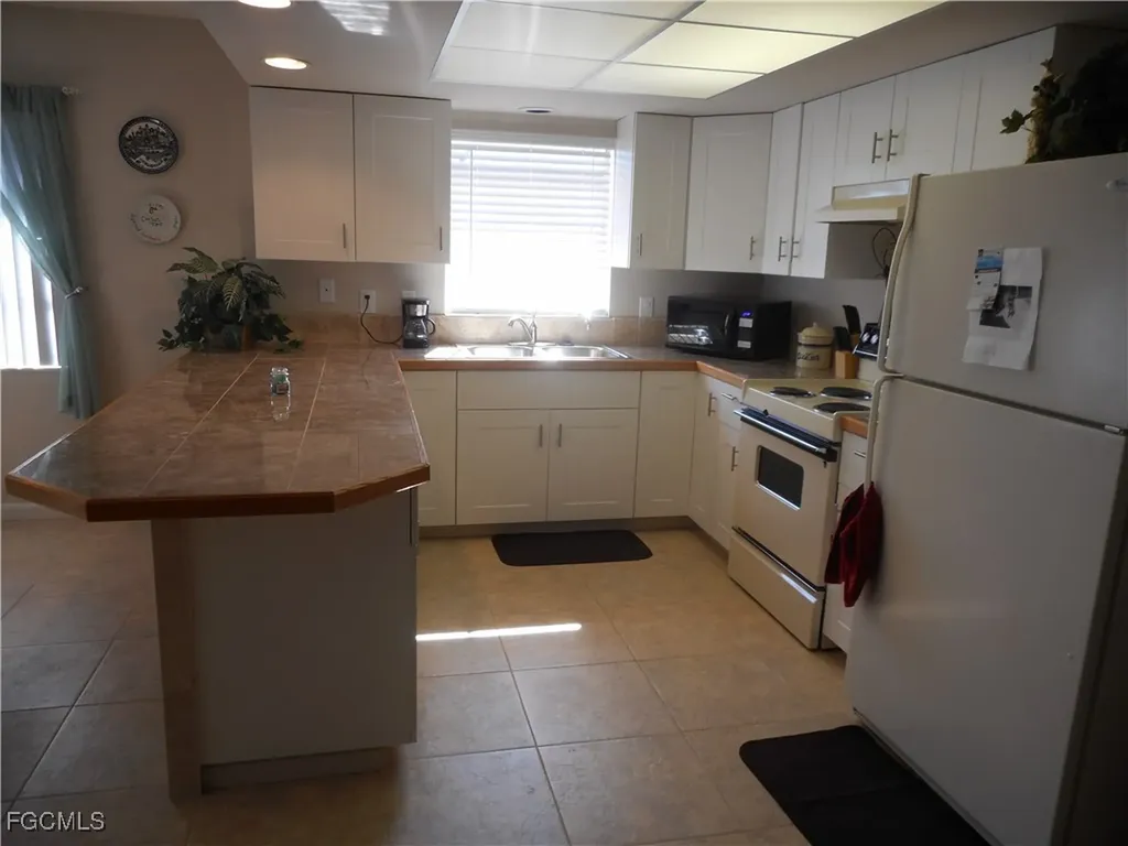 3817 SE 11th Avenue Cape Coral FL 33904