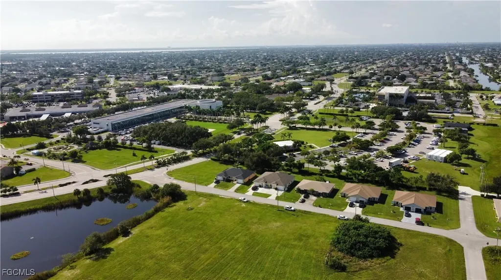 602 SE 9th Street Cape Coral FL 33990