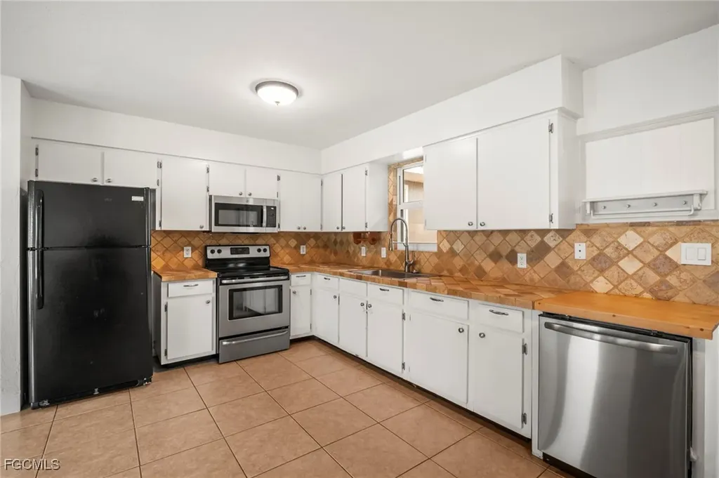 8042 Almo Road Fort Myers FL 33967