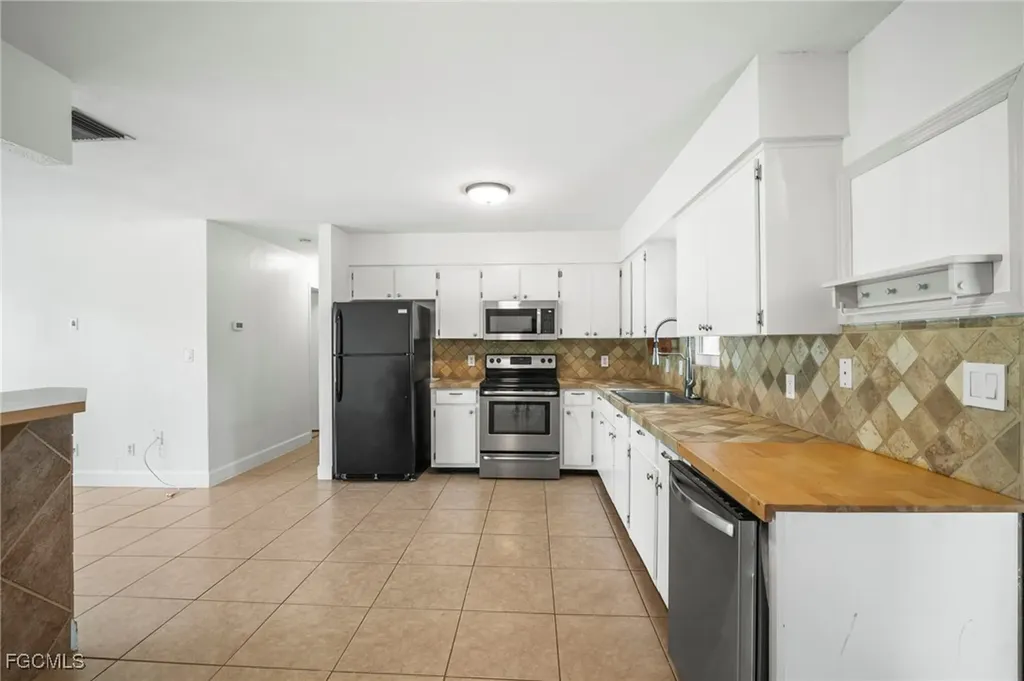 8042 Almo Road Fort Myers FL 33967
