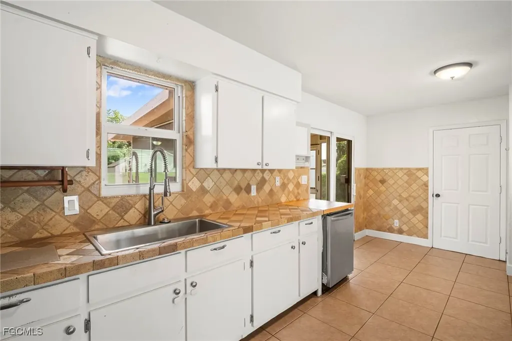 8042 Almo Road Fort Myers FL 33967