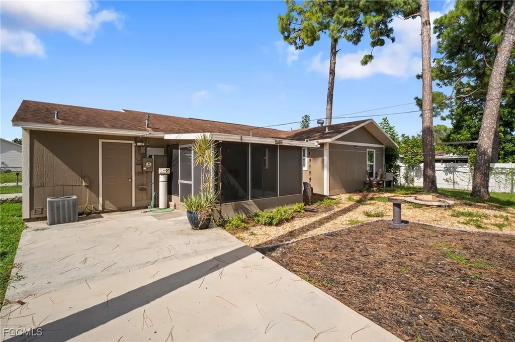 8042 Almo Road Fort Myers FL 33967